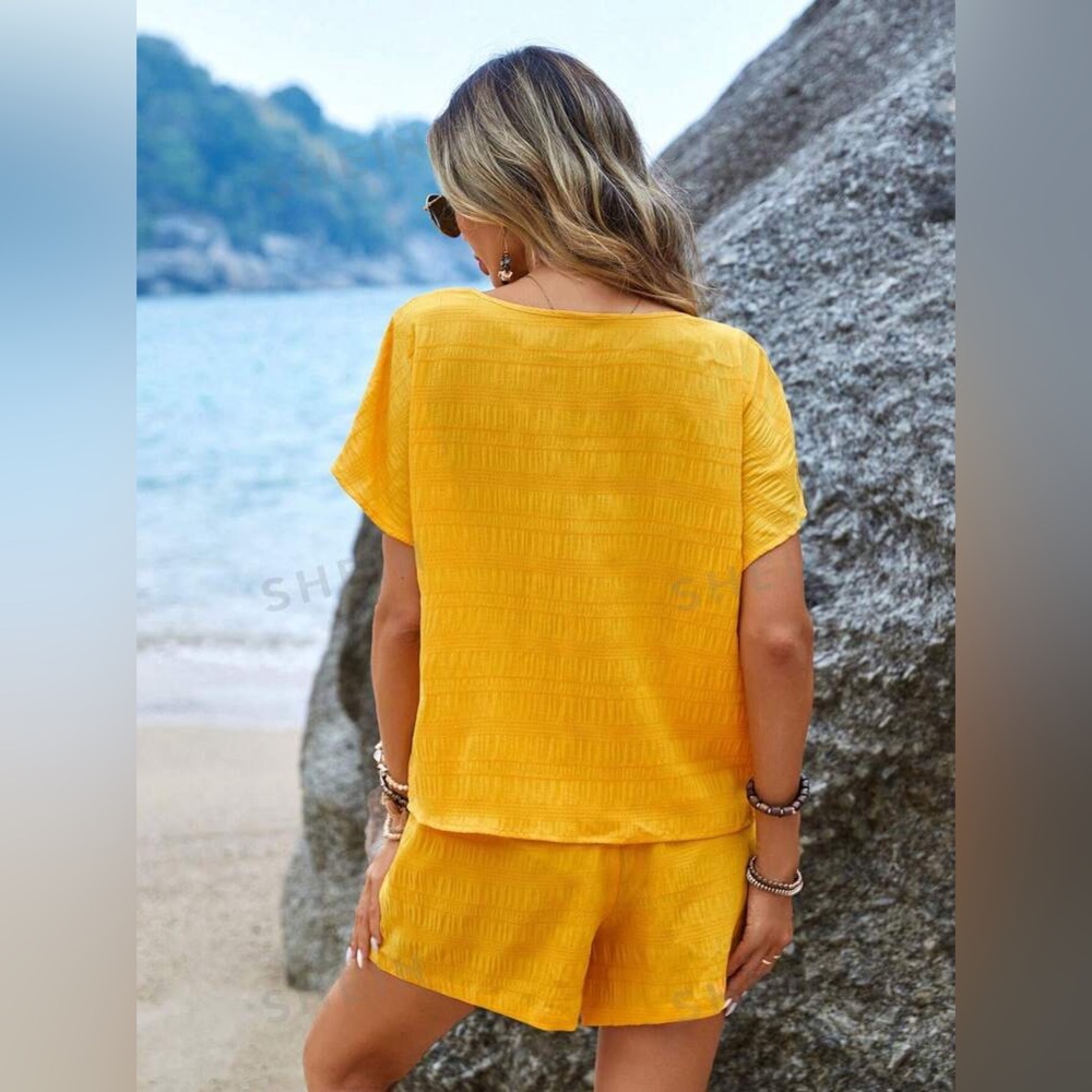 EMERY ROSE Yellow Textured 2-Piece Shorts Set - Picture 2 of 5